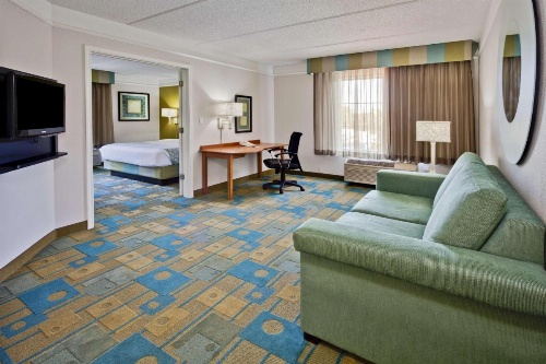 La Quinta Inn & Suites by Wyndham Fort Lauderdale Airport image 13
