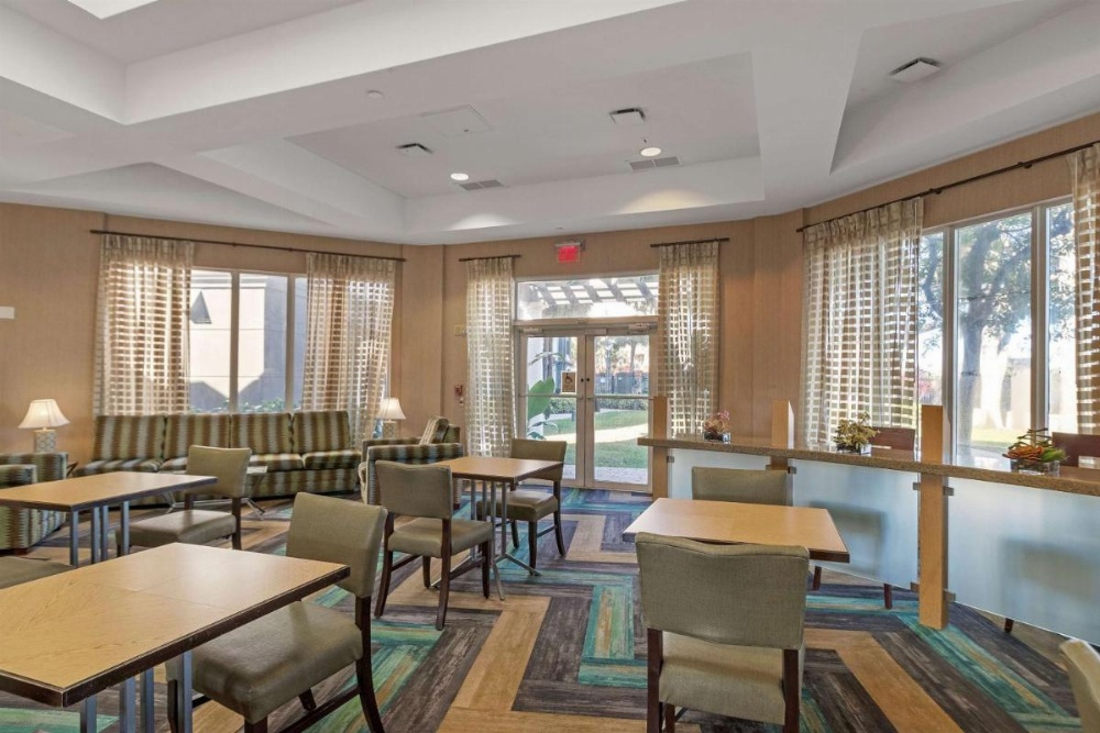 La Quinta Inn & Suites by Wyndham Fort Lauderdale Airport Image 20