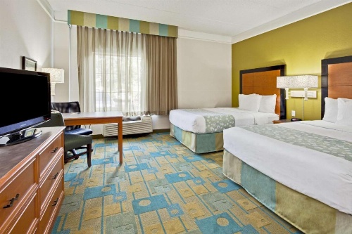 La Quinta Inn & Suites by Wyndham Fort Lauderdale Airport image 6