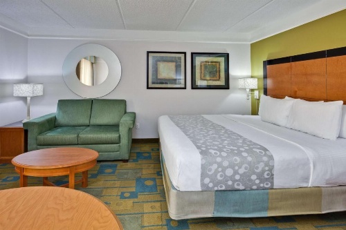 La Quinta Inn & Suites by Wyndham Fort Lauderdale Airport image 7